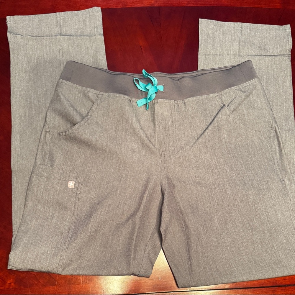 Figs graphite scrub set Kade medium tall pants, Rafaela 3 pocket medium top